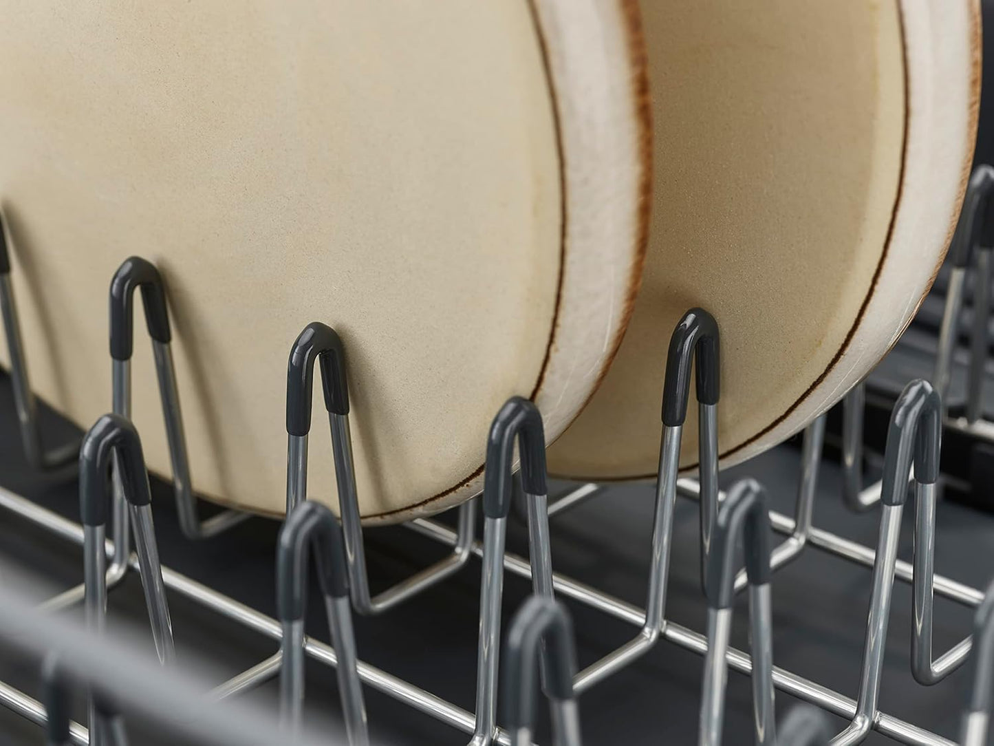 Joseph Joseph Escurridor Extensible en Acero Inoxidable, para Platos y Cubiertos, Bandeja de Drenaje Extraíble, Gris/Carbón