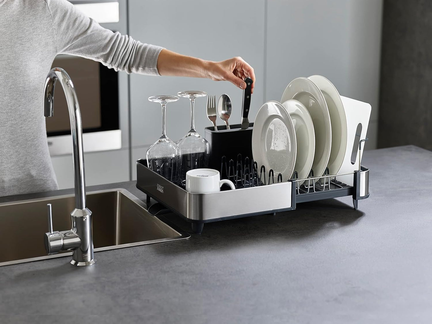 Joseph Joseph Escurridor Extensible en Acero Inoxidable, para Platos y Cubiertos, Bandeja de Drenaje Extraíble, Gris/Carbón